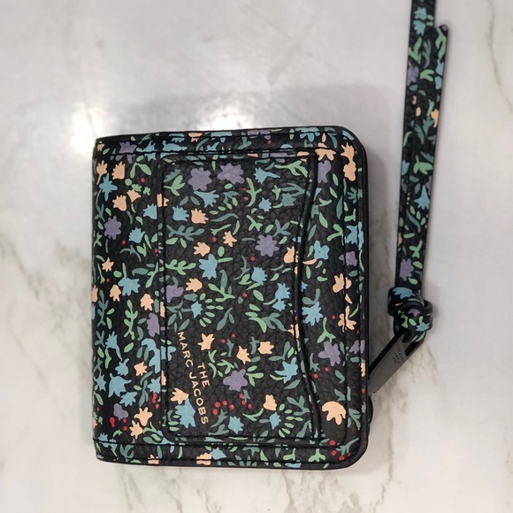MARC JACOBS Black Mini Ditsy Floral ‘the Softshot’ Compact Wallet - Picture 3 of 11